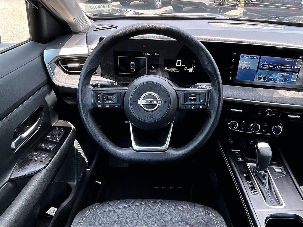 Used 2025 Nissan Kicks SV AWD/4WD image 17