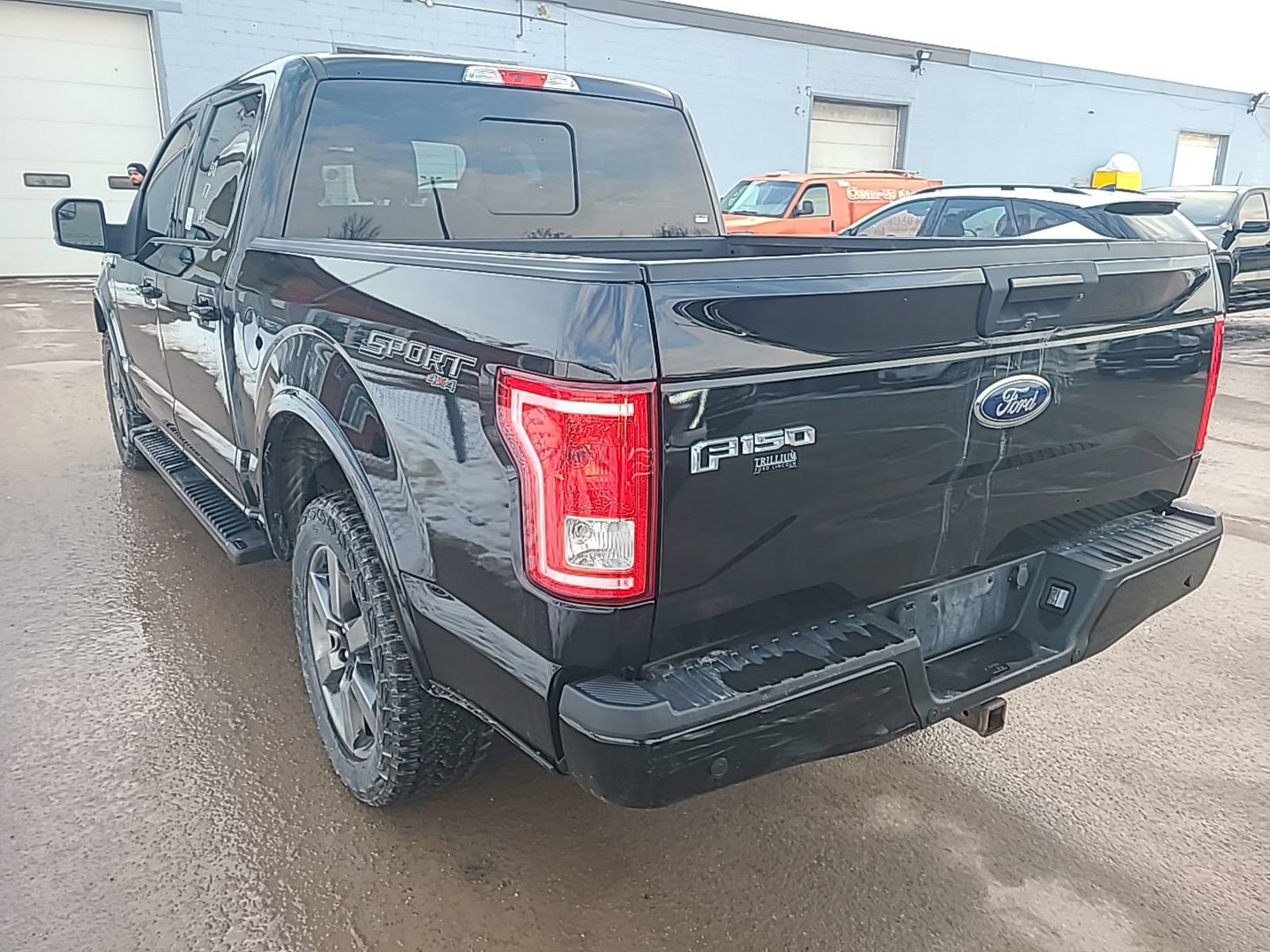 Used 2017 Ford F150 XLT image 4