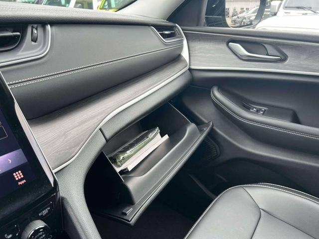 Used 2023 Jeep Grand Cherokee Limited AWD/4WD image 13