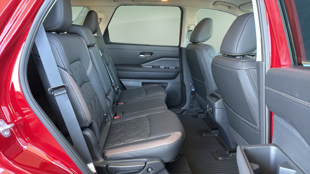 New 2026 Nissan Pathfinder Platinum AWD/4WD image 23