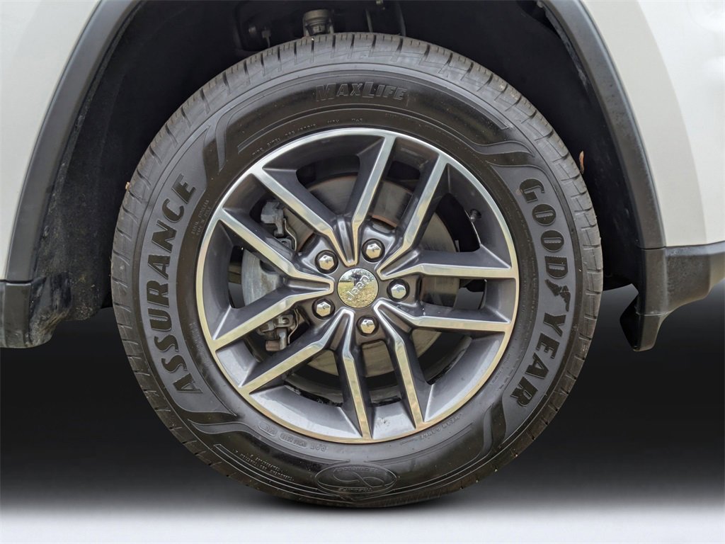 Used 2017 Jeep Grand Cherokee Limited image 10