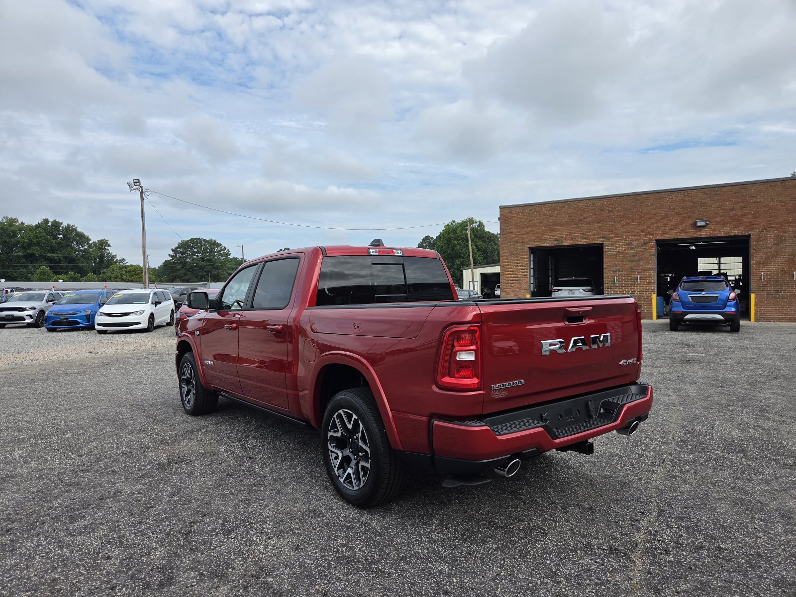New 2027 RAM 1500 Laramie w/ Laramie Preferred Package AWD/4WD image 7