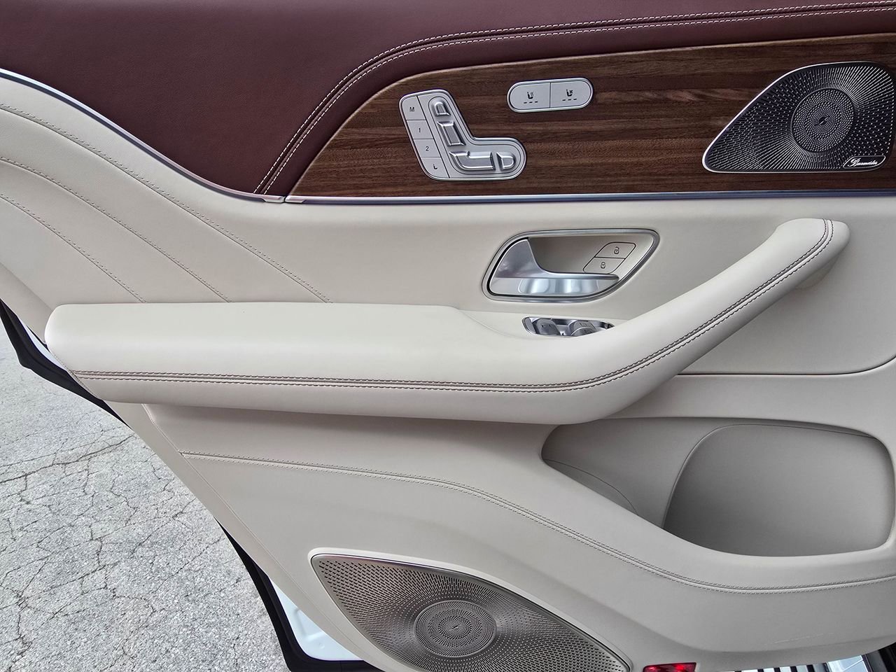 Used 2025 Mercedes-Benz Maybach GLS 600 4MATIC image 34