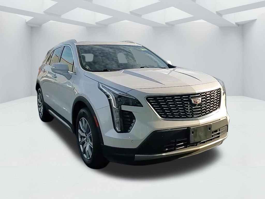 Used 2022 Cadillac XT4 Premium Luxury w/ Enhanced Visibility Package image 3