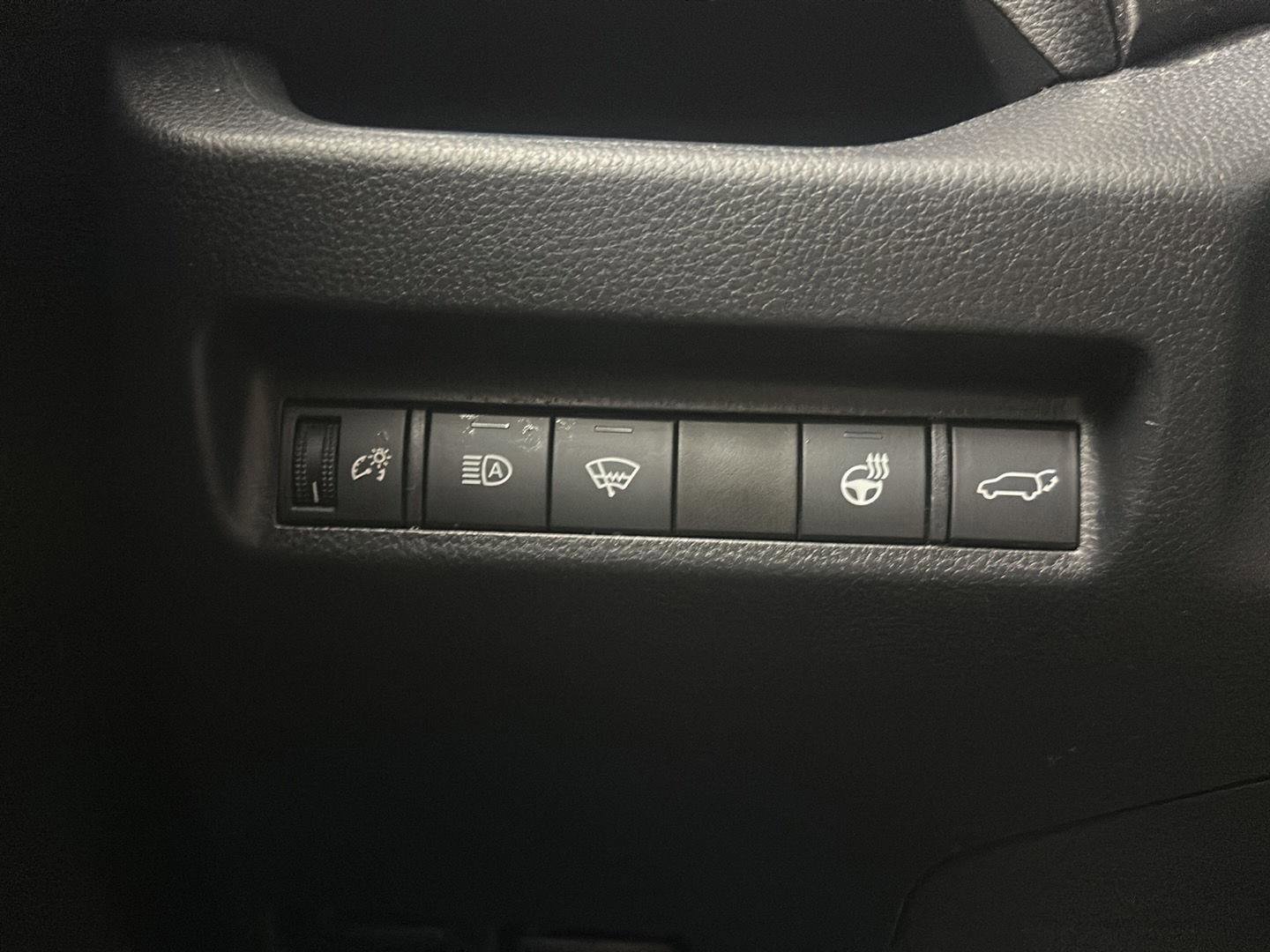 Used 2020 Toyota RAV4 XLE w/ Convenience Package image 10