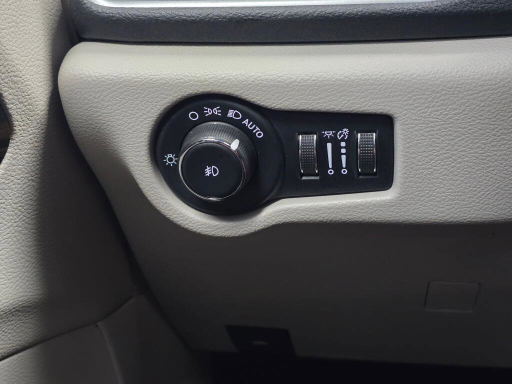 Used 2022 Chrysler Pacifica Limited image 25