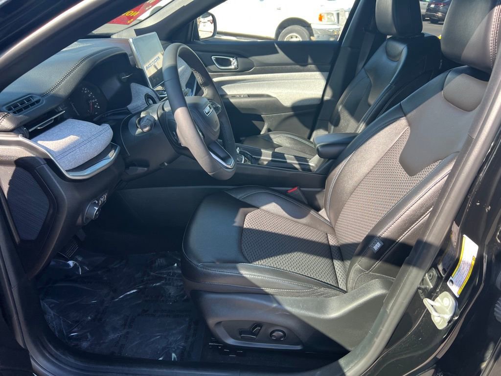 Used 2024 Jeep Compass Latitude w/ Convenience Group image 14