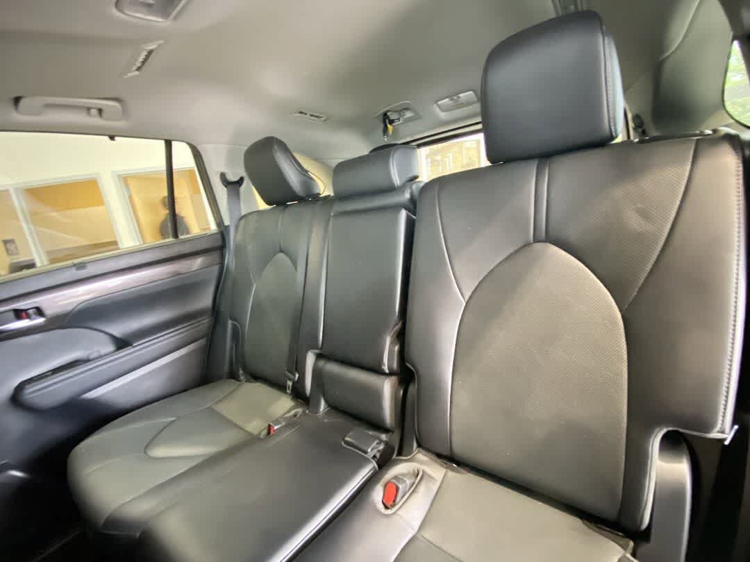 Used 2022 Toyota Highlander Limited AWD/4WD image 25
