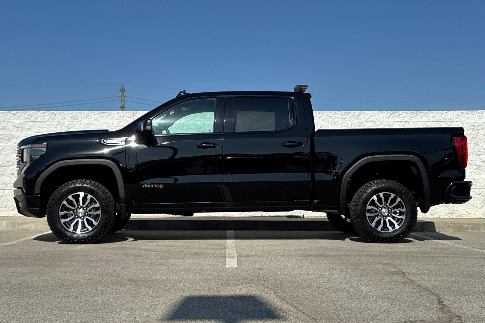 Certified 2023 GMC Sierra 1500 AT4 w/ AT4 Preferred Package AWD/4WD image 7