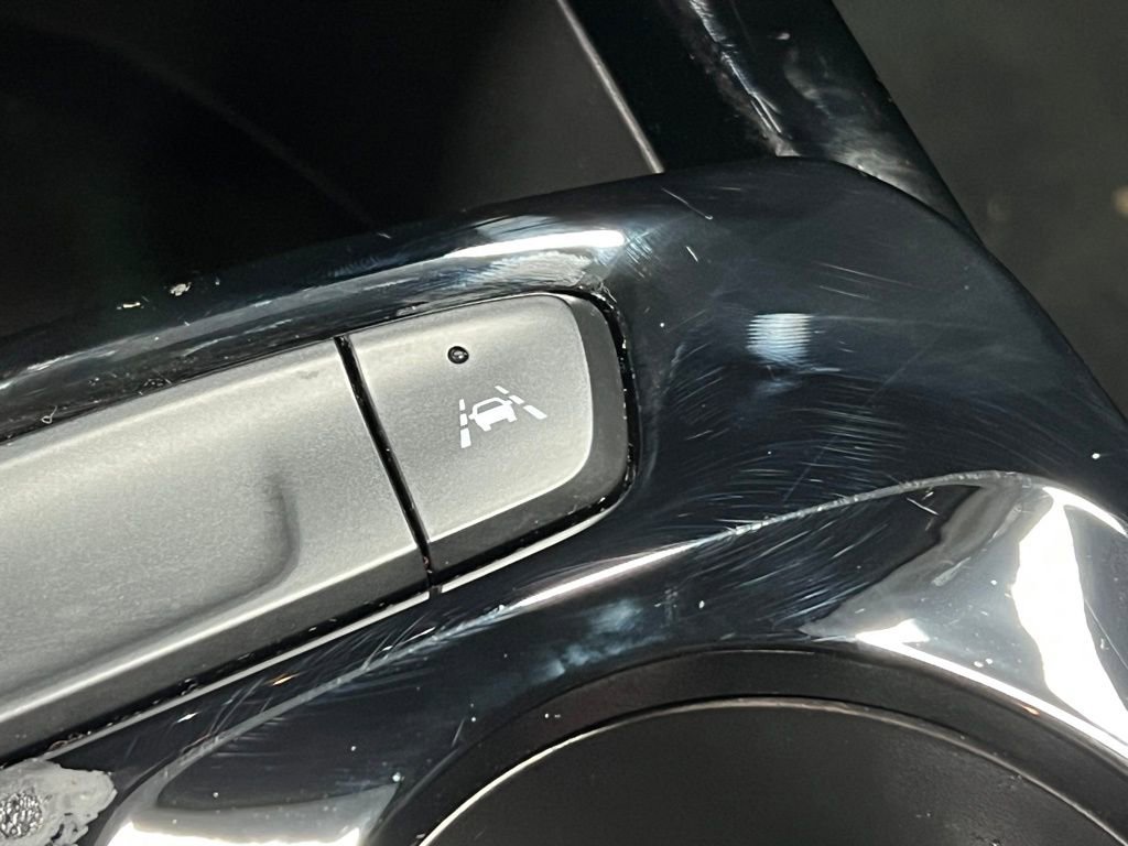 Used 2025 Chevrolet Trax LT image 30