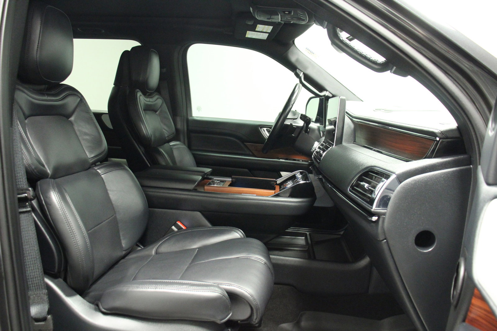 Used 2024 Lincoln Navigator Reserve image 17
