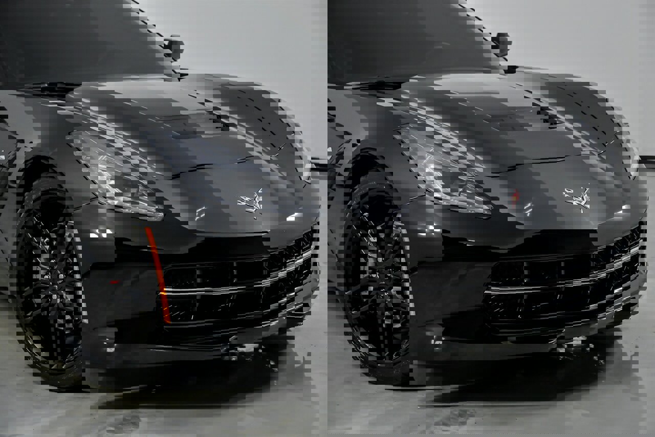 Used 2019 Chevrolet Corvette Stingray Coupe w/ 1LT image 3