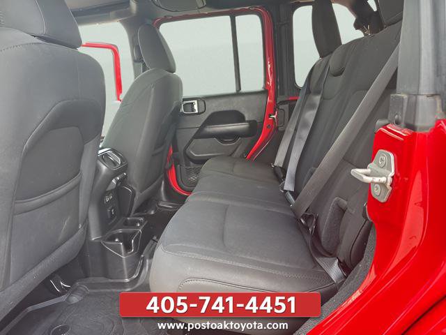 Used 2022 Jeep Wrangler Unlimited Sahara AWD/4WD image 16
