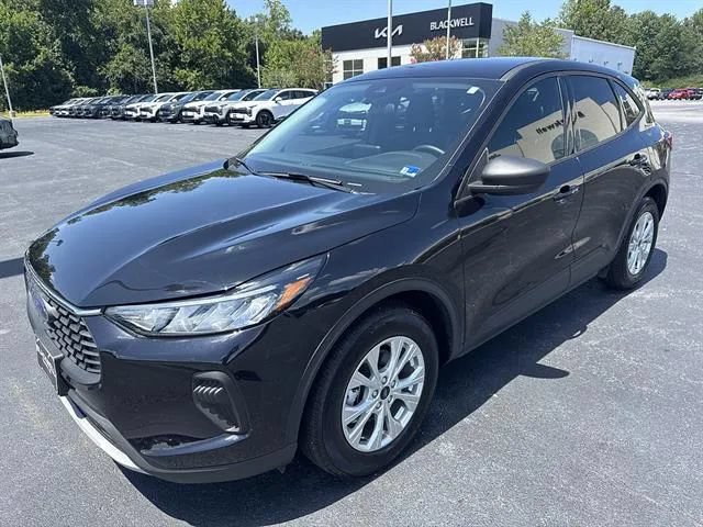 Used 2025 Ford Escape Active w/ Cold Weather Package FWD image 4