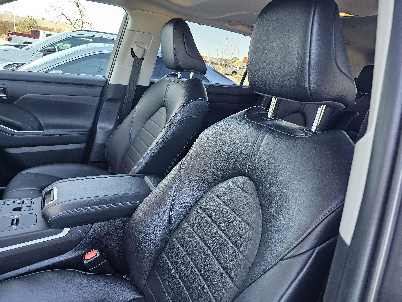 Used 2023 Toyota Highlander XLE image 22