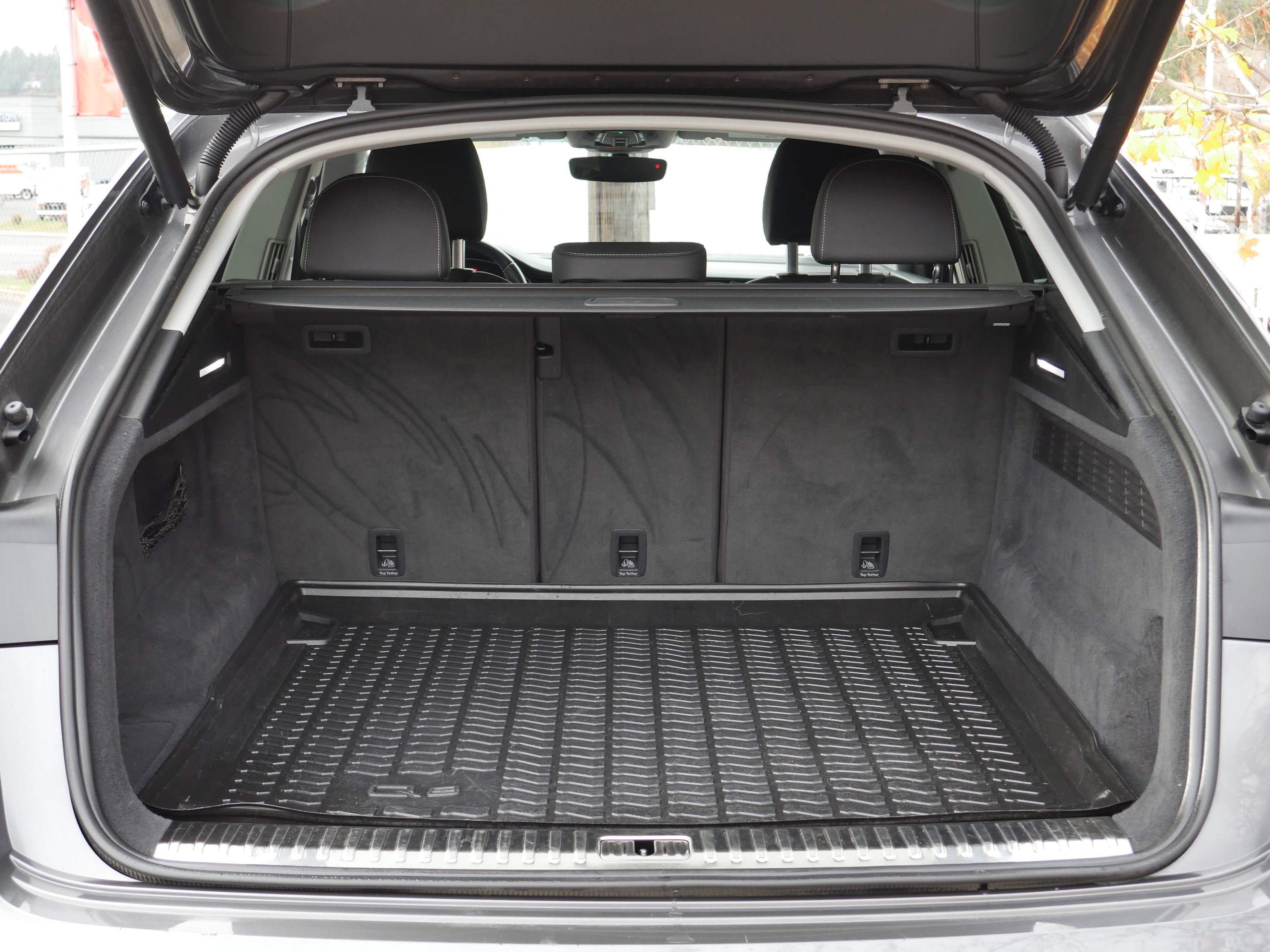 Used 2019 Audi Q8 Prestige image 26