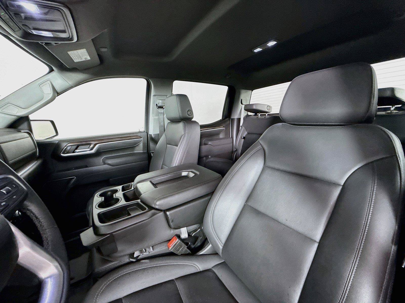 Used 2025 GMC Sierra 1500 SLT AWD/4WD image 3