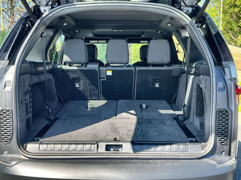 New 2026 Land Rover Discovery S AWD/4WD image 18