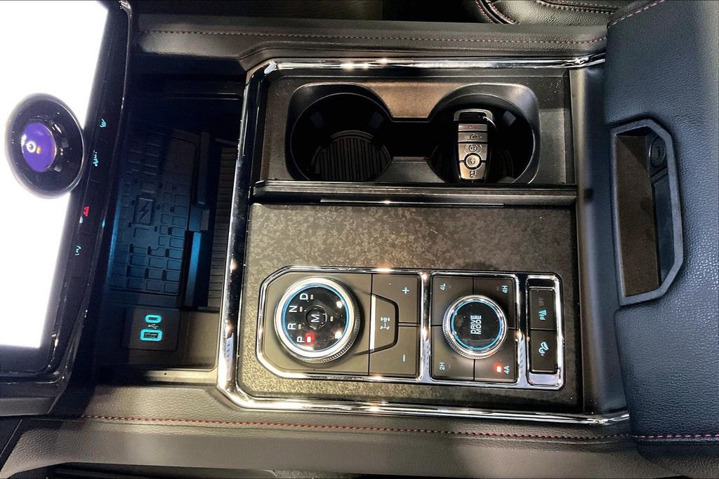 Used 2024 Ford Expedition Limited image 17