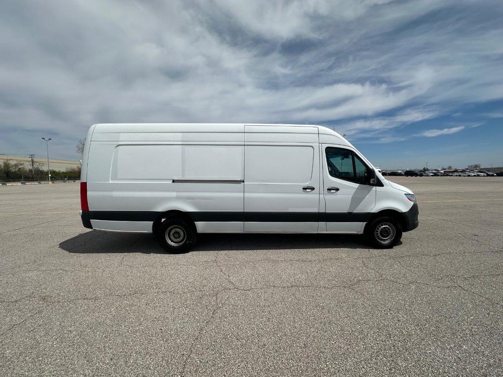 Used 2021 Mercedes-Benz Sprinter 3500 w/ Driver Convenience Package image 4