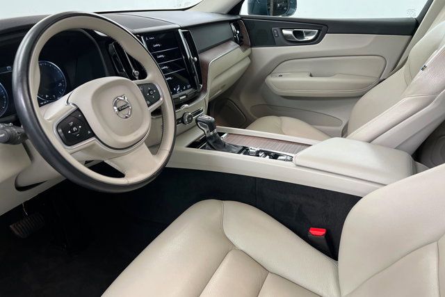 Used 2021 Volvo XC60 T6 Momentum image 15