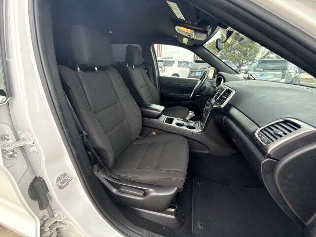 Used 2021 Jeep Grand Cherokee Laredo AWD/4WD image 29