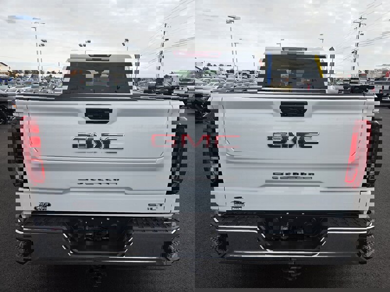 Used 2025 GMC Sierra 1500 SLT image 4
