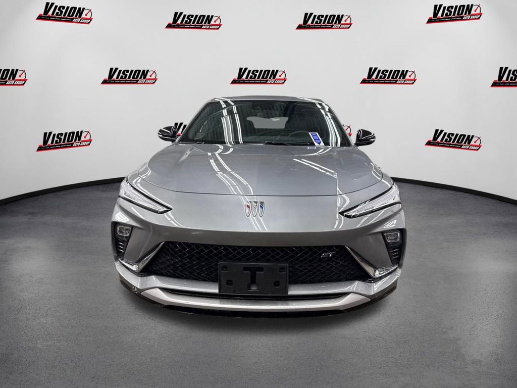 Used 2024 Buick Envista Sport Touring w/ Convenience I Package image 2