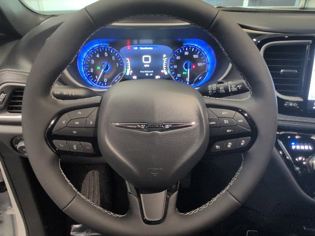 New 2026 Chrysler Pacifica Select image 16