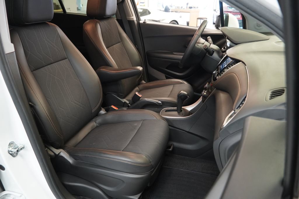 Used 2022 Chevrolet Trax LT w/ Sport Edition image 28