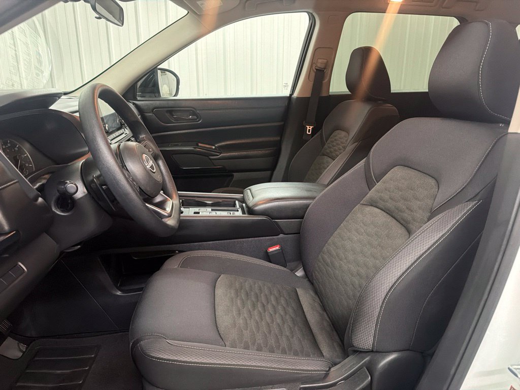 Used 2024 Nissan Pathfinder S FWD image 13