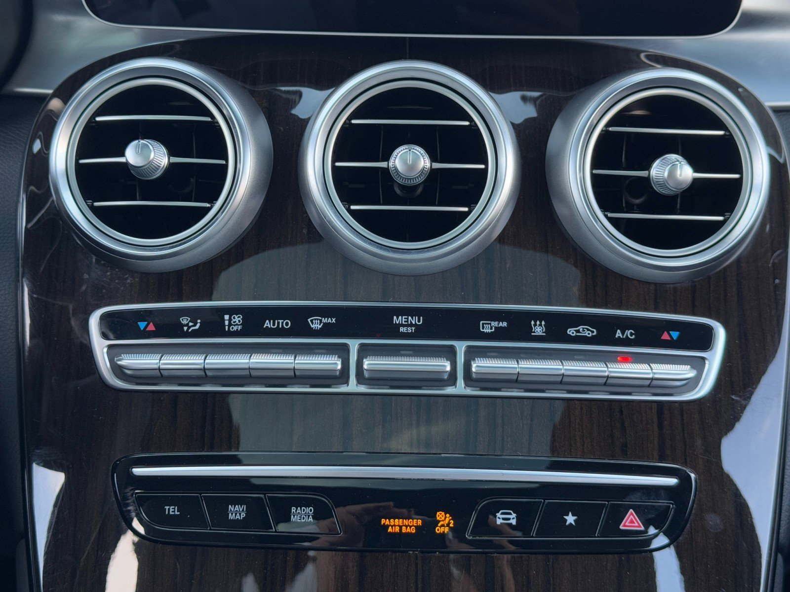 Used 2020 Mercedes-Benz GLC 350e 4MATIC image 31