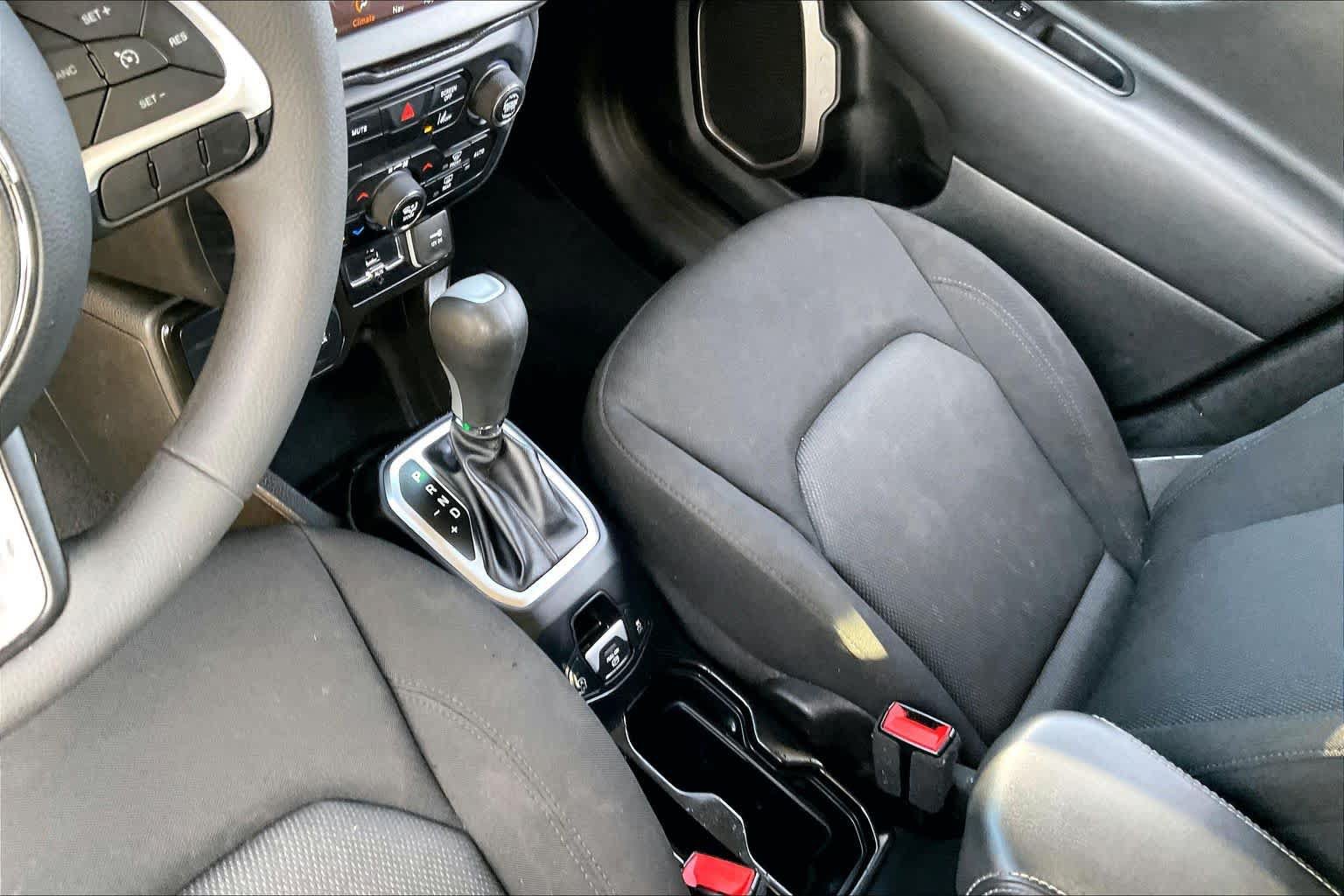 Used 2023 Jeep Renegade Latitude AWD/4WD image 16