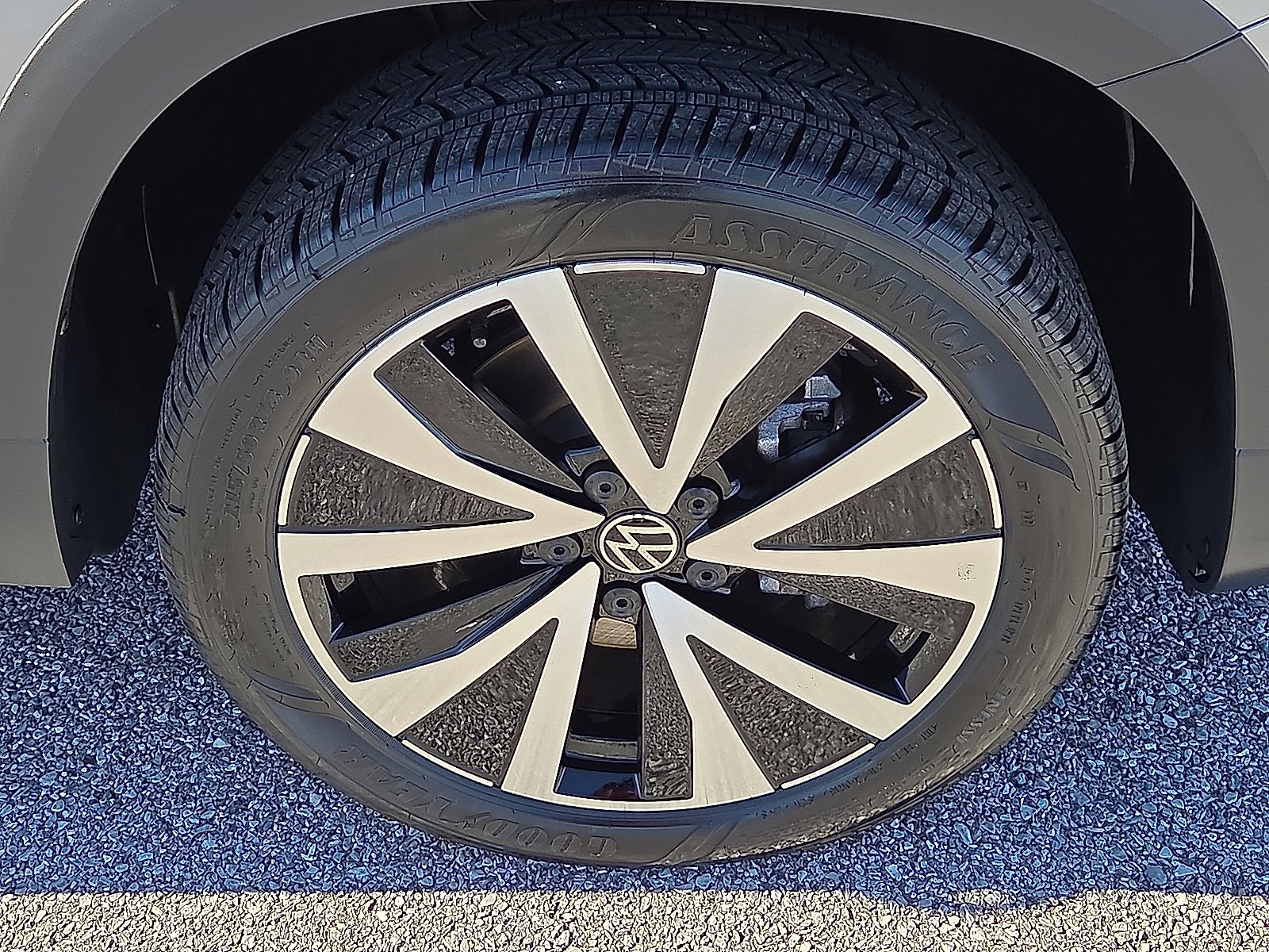 Used 2024 Volkswagen Taos SE image 7