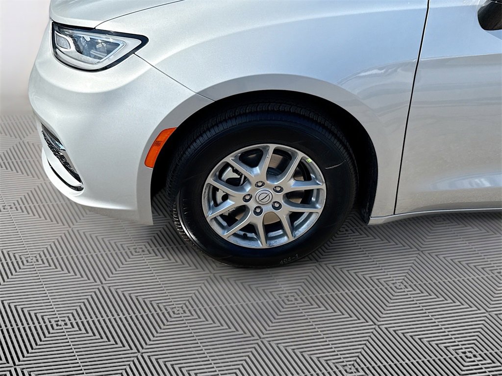 New 2026 Chrysler Pacifica Select image 33