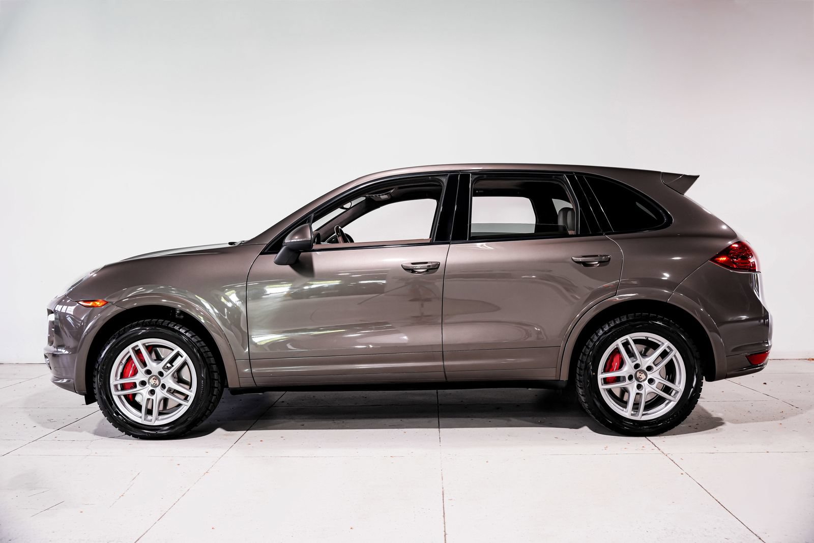 Used 2013 Porsche Cayenne Turbo AWD/4WD image 7