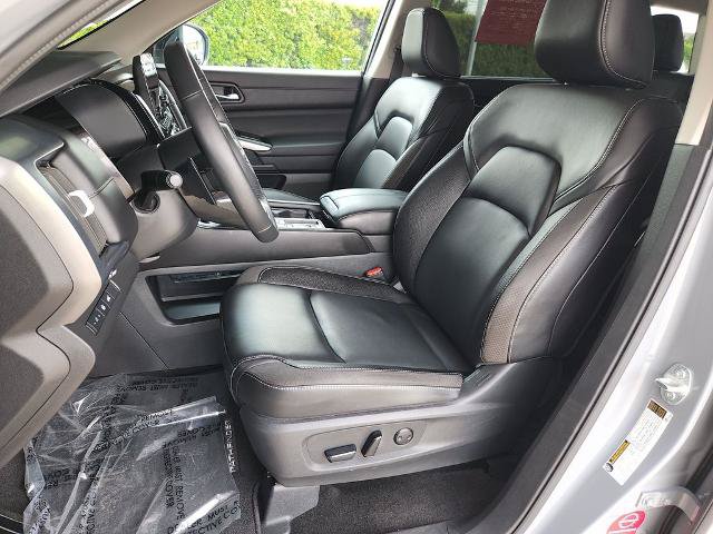Certified 2024 Nissan Pathfinder SL w/ Black Appearance Package FWD image 13