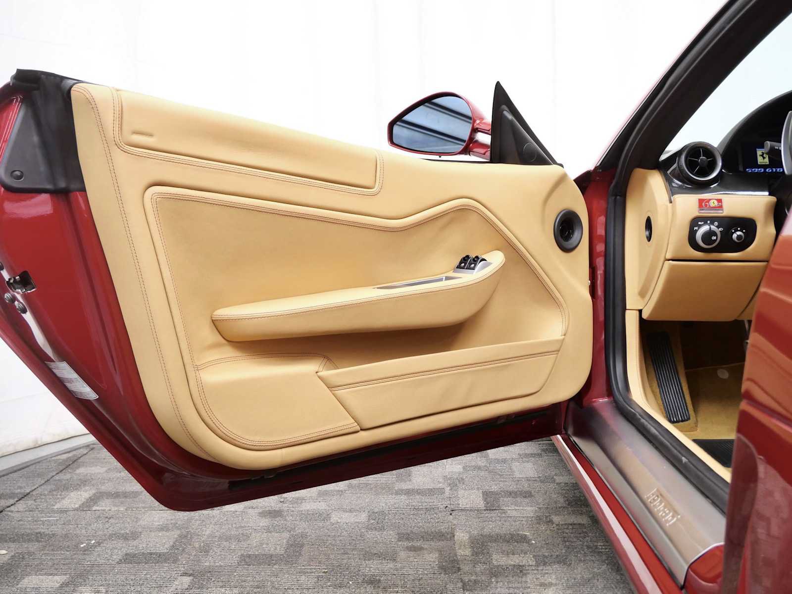 Used 2007 Ferrari 599 GTB Fiorano RWD image 18