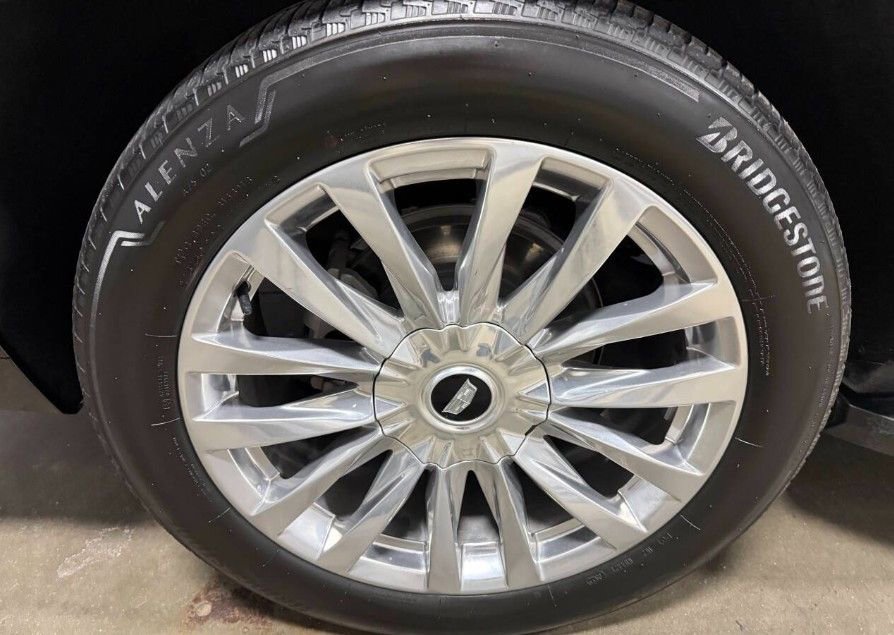 Used 2024 Cadillac Escalade ESV Premium Luxury Platinum image 4