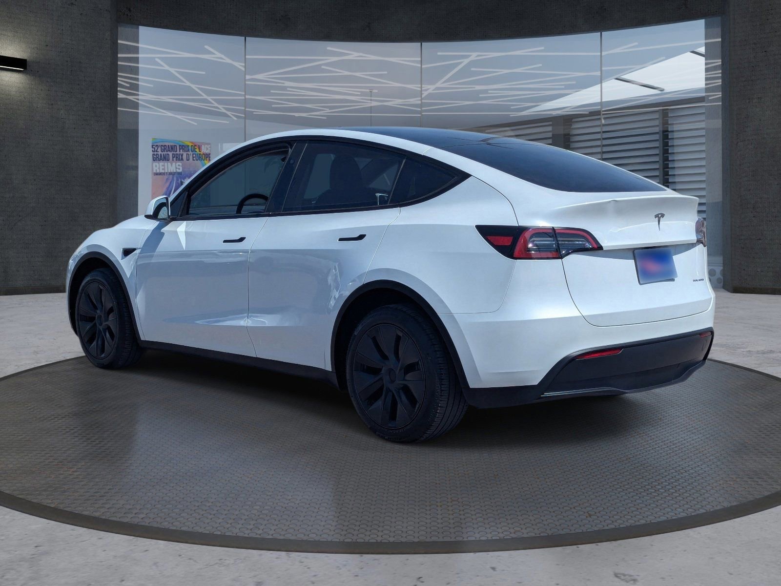 Used 2025 Tesla Model Y Long Range image 4