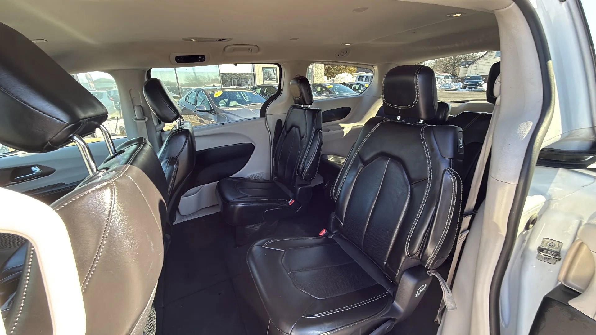 Used 2020 Chrysler Voyager Lxi image 20