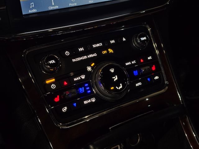 Used 2020 Lincoln Continental Reserve w/ Luxury Package image 32