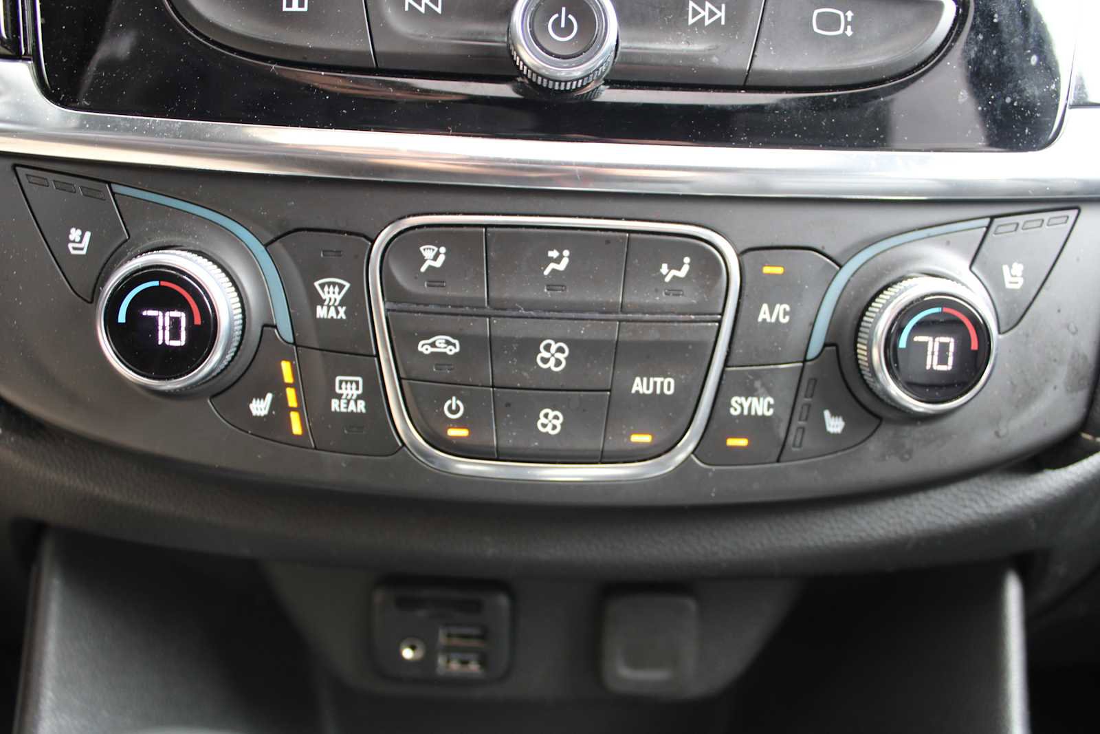 Used 2023 Chevrolet Traverse Premier AWD/4WD image 18