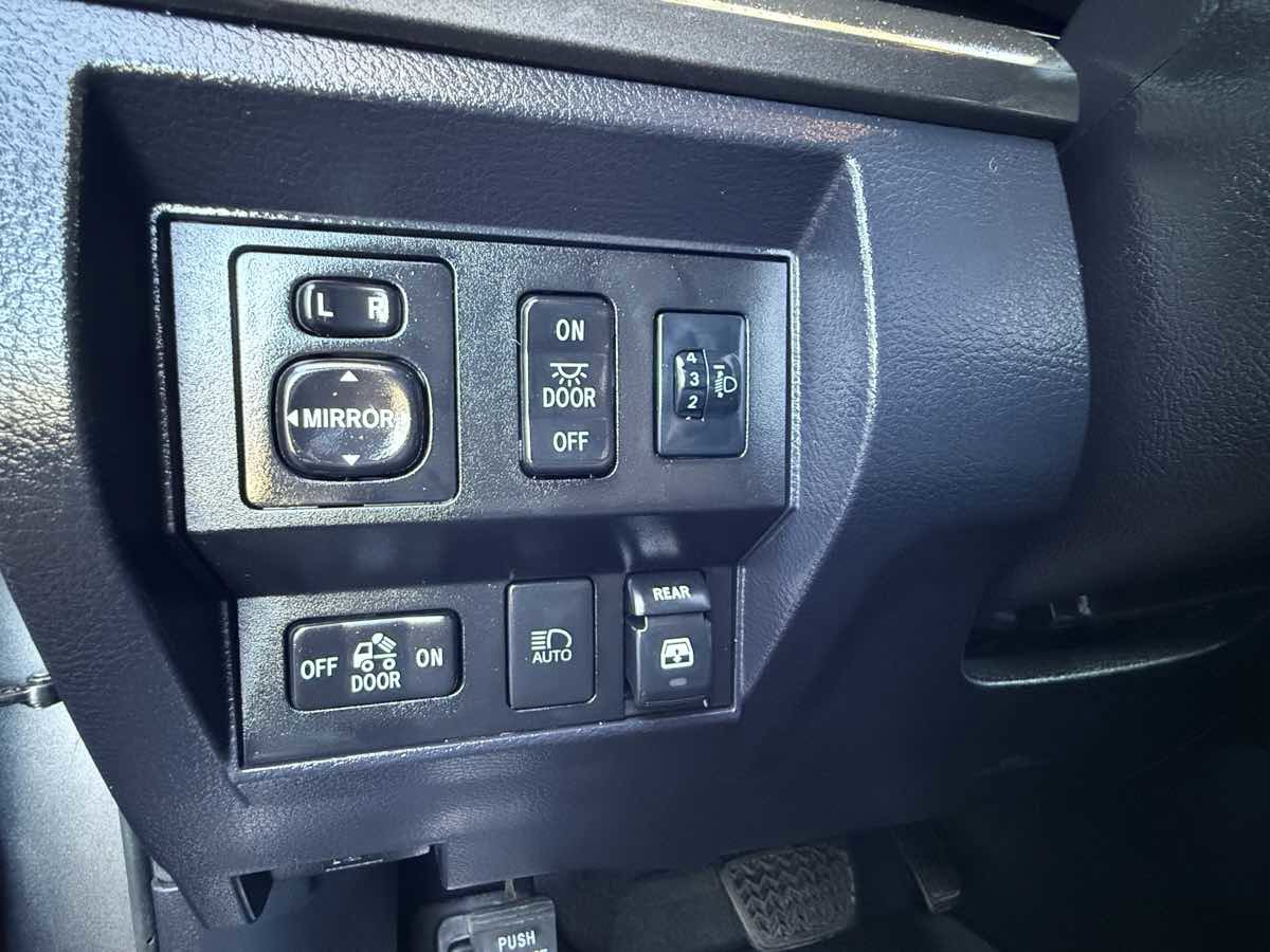 Used 2018 Toyota Tundra SR5 w/ TRD Off Road Package image 17