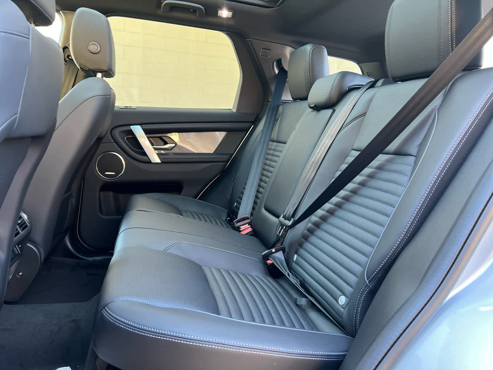 Used 2025 Land Rover Discovery Sport Dynamic SE image 18