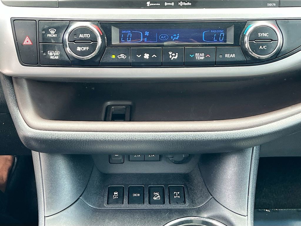 Used 2017 Toyota Highlander XLE AWD/4WD image 24