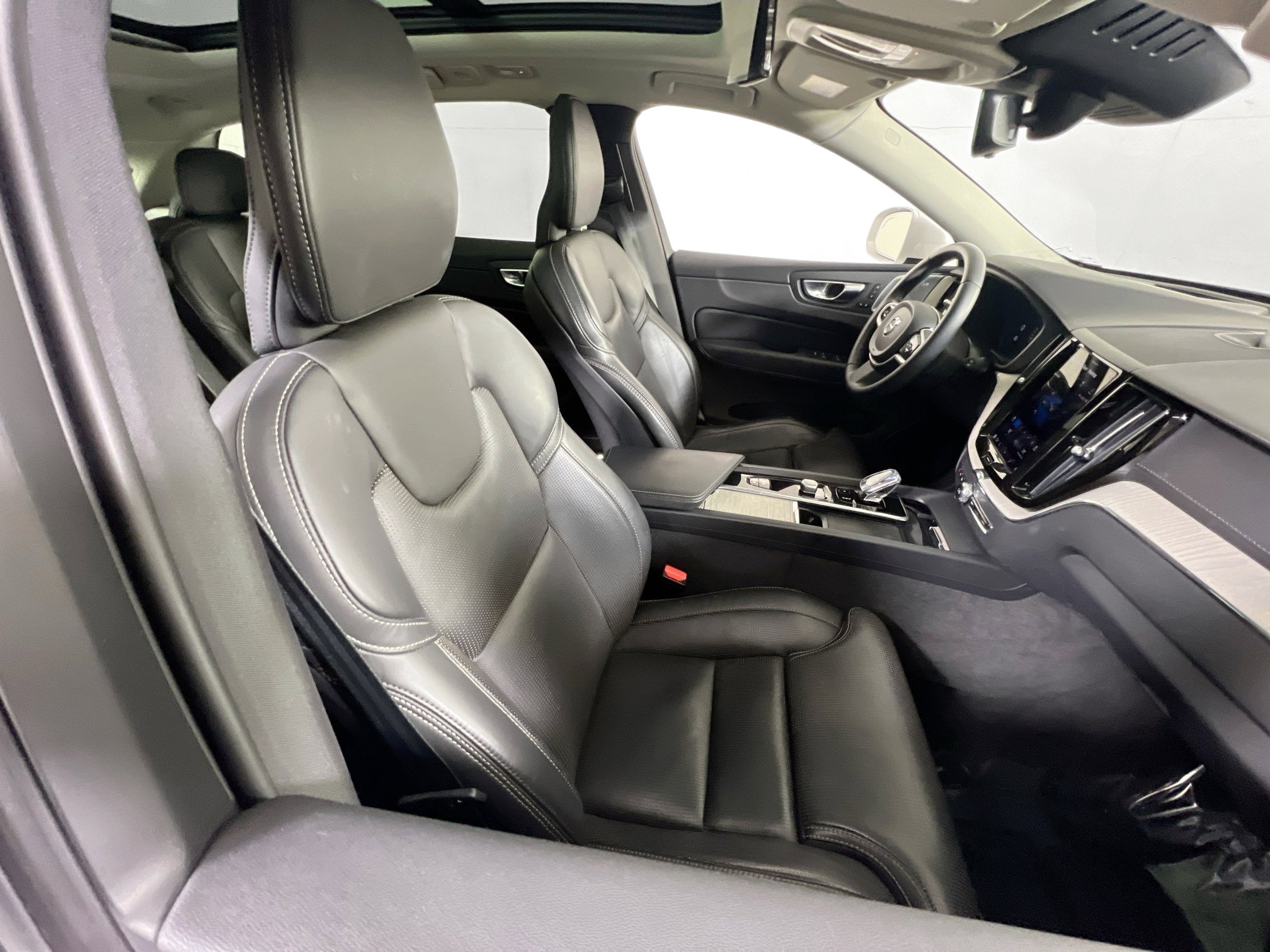 Used 2022 Volvo XC60 B5 Inscription w/ Advanced Package image 27