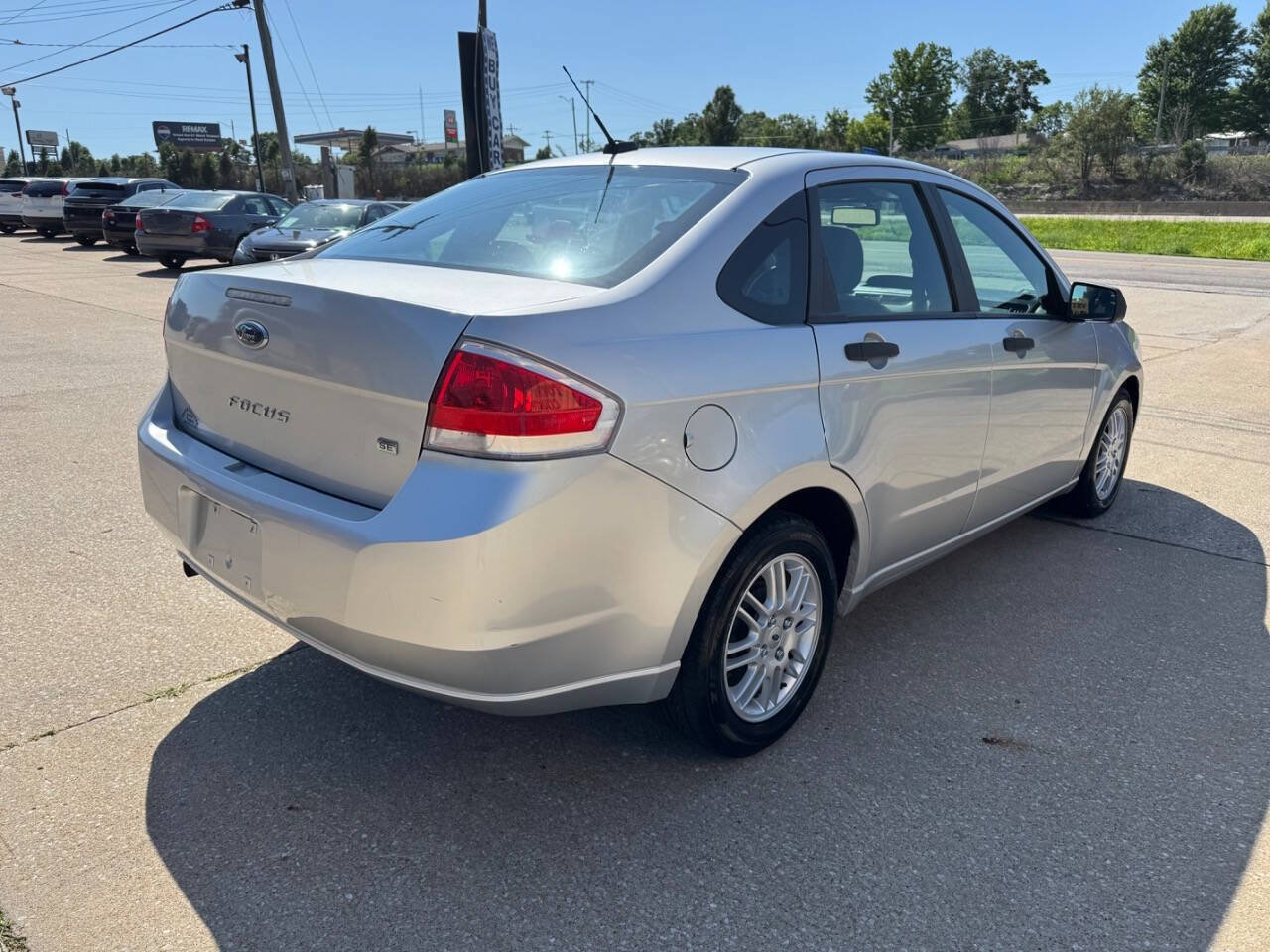 Used 2010 Ford Focus SE FWD image 7