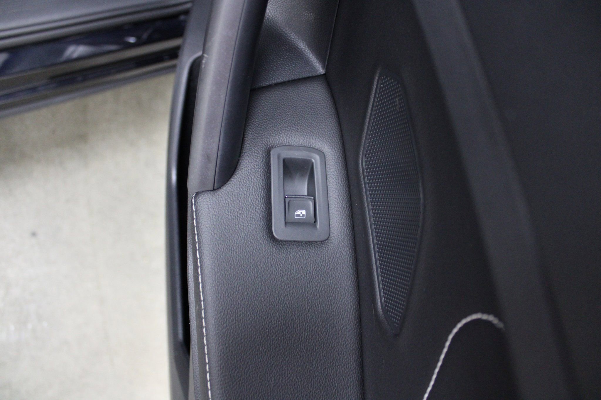 Used 2022 Volkswagen Tiguan SEL R-Line image 26