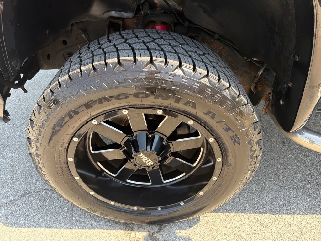 Used 2007 GMC Sierra 2500 SLE w/ Skid Plate Package AWD/4WD image 9